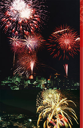 Atami Waterfront Fireworks Festival (April to December)