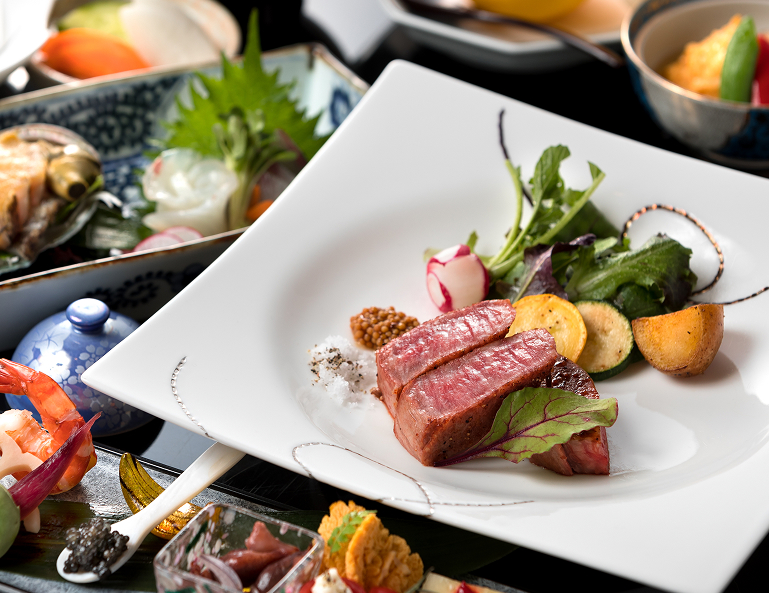 写真：お部屋食の夕食１枚目
