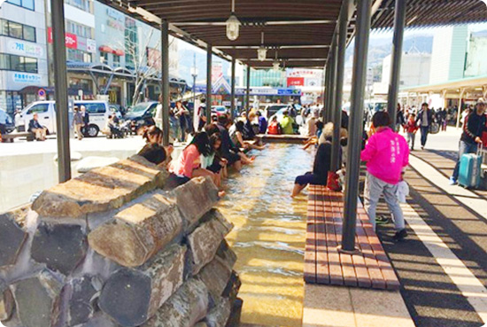 疲れた時には、足湯＆温泉でのんびり